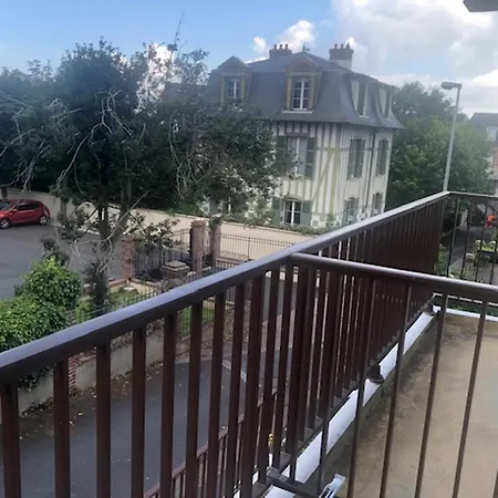 Apartment Renove Avec Grand Balcon, Centre-ville, Proche - Fr-1-712-83 *