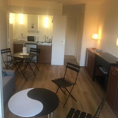 Renove Avec Grand Balcon, Centre-ville, Proche - Fr-1-712-83 * Villers-sur-Mer