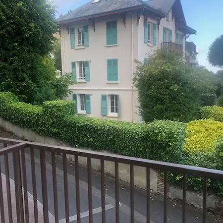 Renove Avec Grand Balcon, Centre-ville, Proche - Fr-1-712-83 Villers-sur-Mer